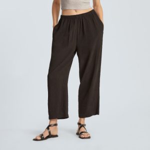 Alternative view of The Naia™ Ripple Pant | Black