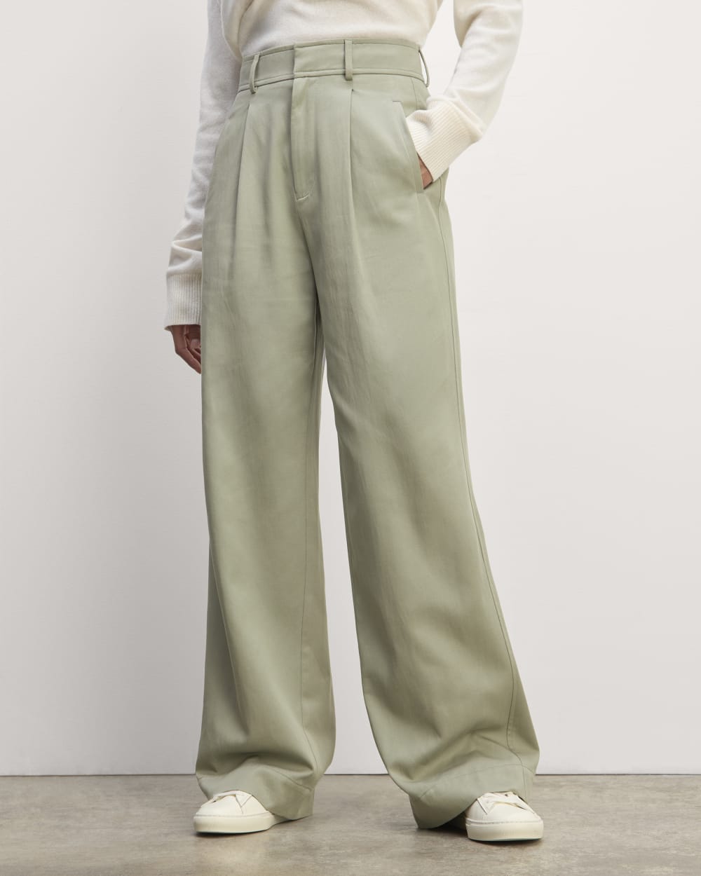 The Draper Pleated Pant in Buttersmooth | Seagrass | 30 Inseam - Image 3