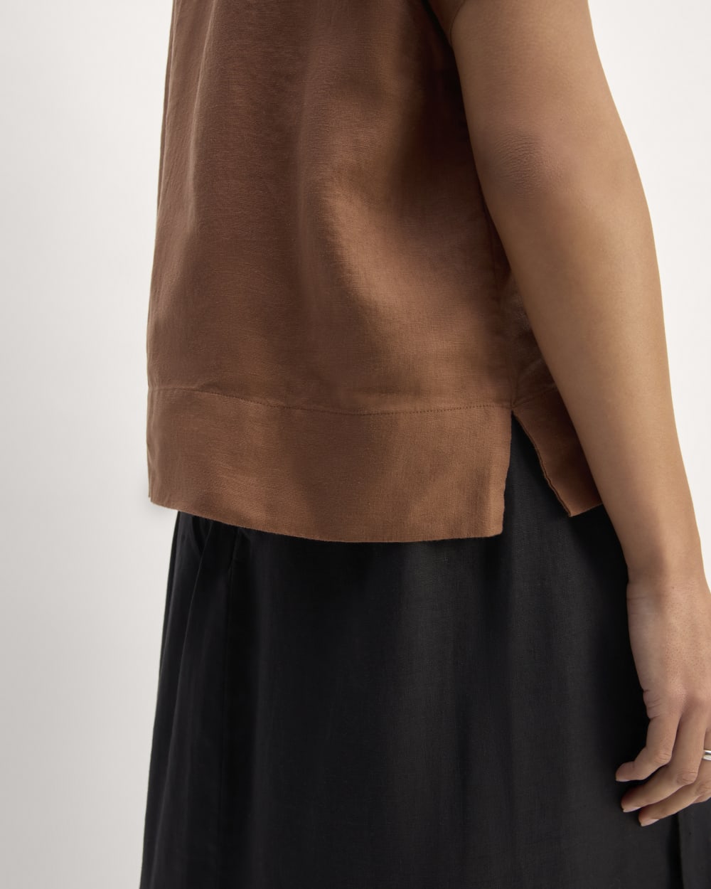 The Notch Shirt in Linen | Carob Brown - Image 5