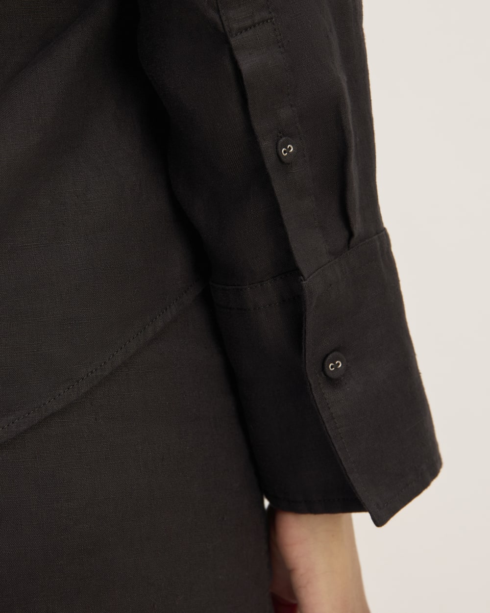 The Popover Shirt in Linen | Black - Image 5