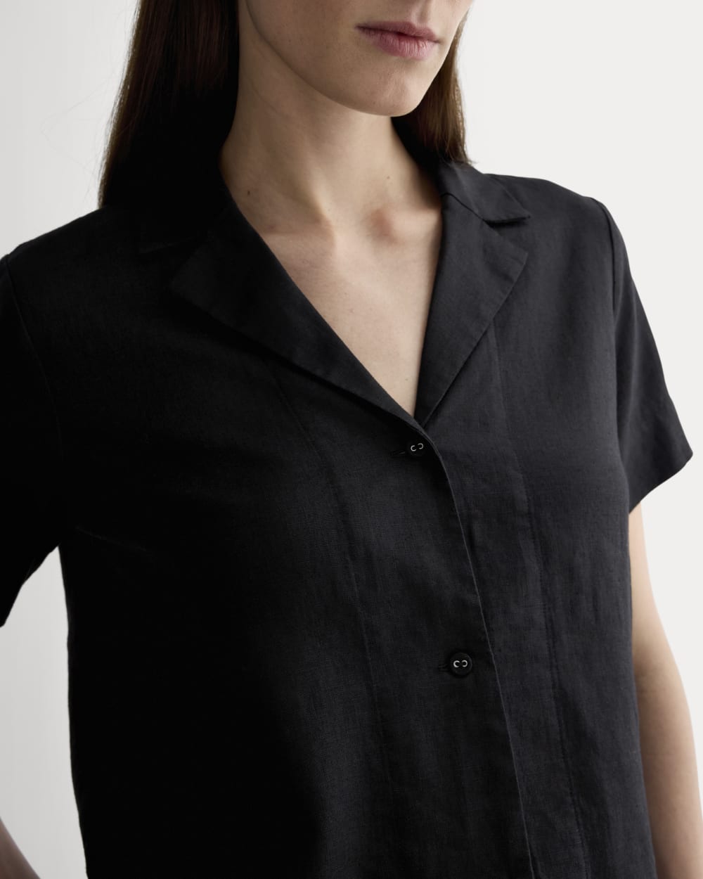 The Notch Shirt in Linen | Black - Image 4