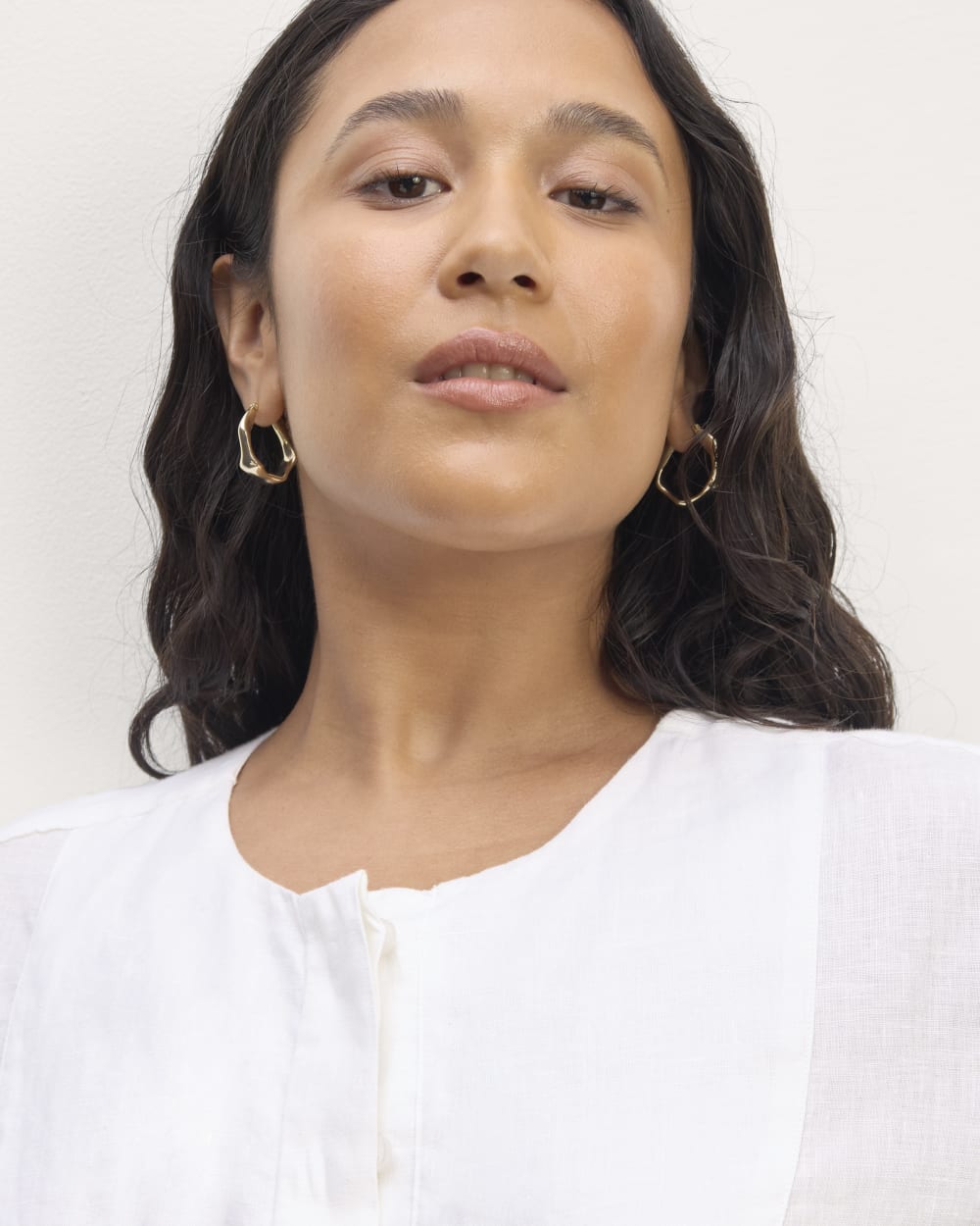 The Bib Shirt in Linen | White - Image 4