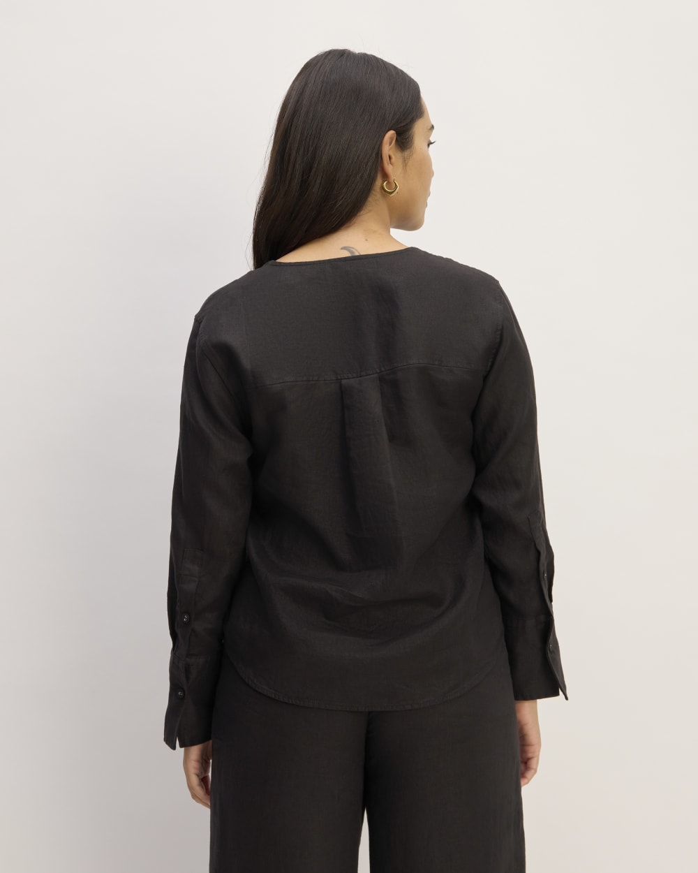 The Popover Shirt in Linen | Black - Image 6