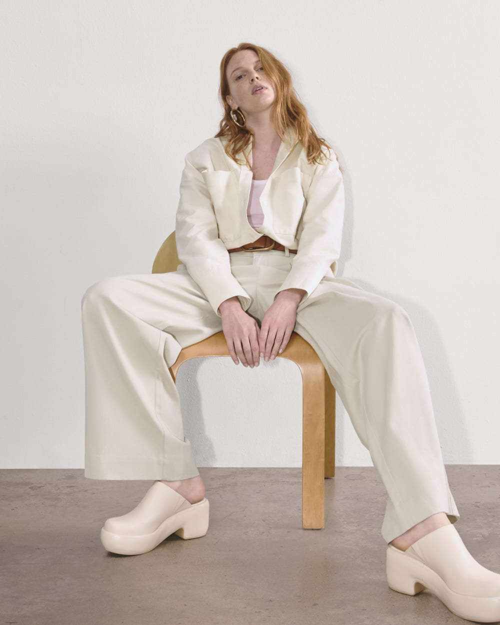 The Draper Pleated Pant in Buttersmooth | Sandstone | 30 Inseam - Image 4