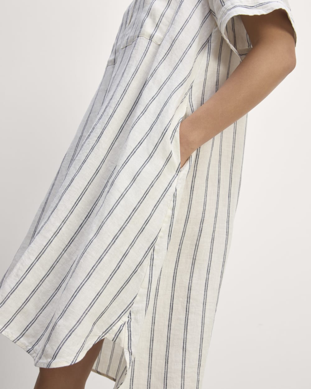 The Daytripper Dress in Linen | Bone/Navy - Image 3