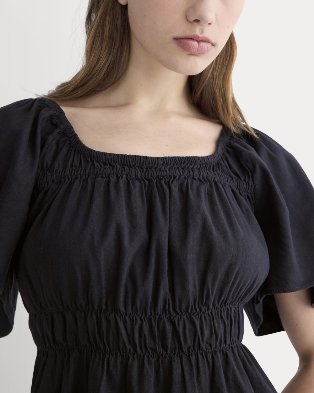 The Flutter-Sleeve Top in Stretch Linen | Black - Image 4