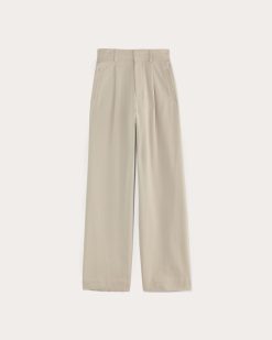 Alternative view of The Draper Pleated Pant in Buttersmooth | Sandstone | 30 Inseam