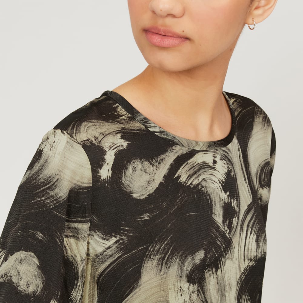 The Satin Relaxed Tee | Pale Yellow / Black - Image 4