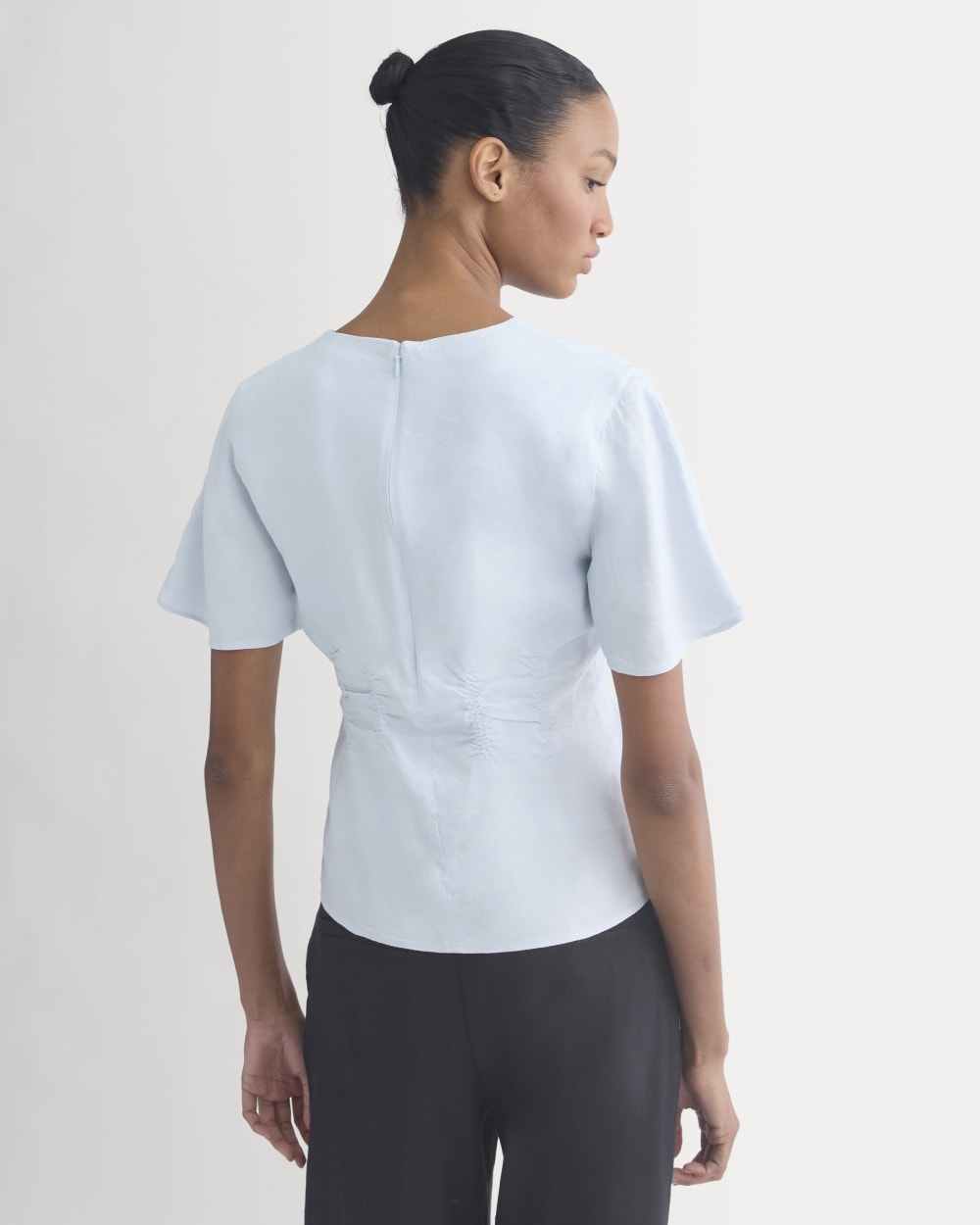 Cinched Top in Stretch Linen | Skywriting - Image 5