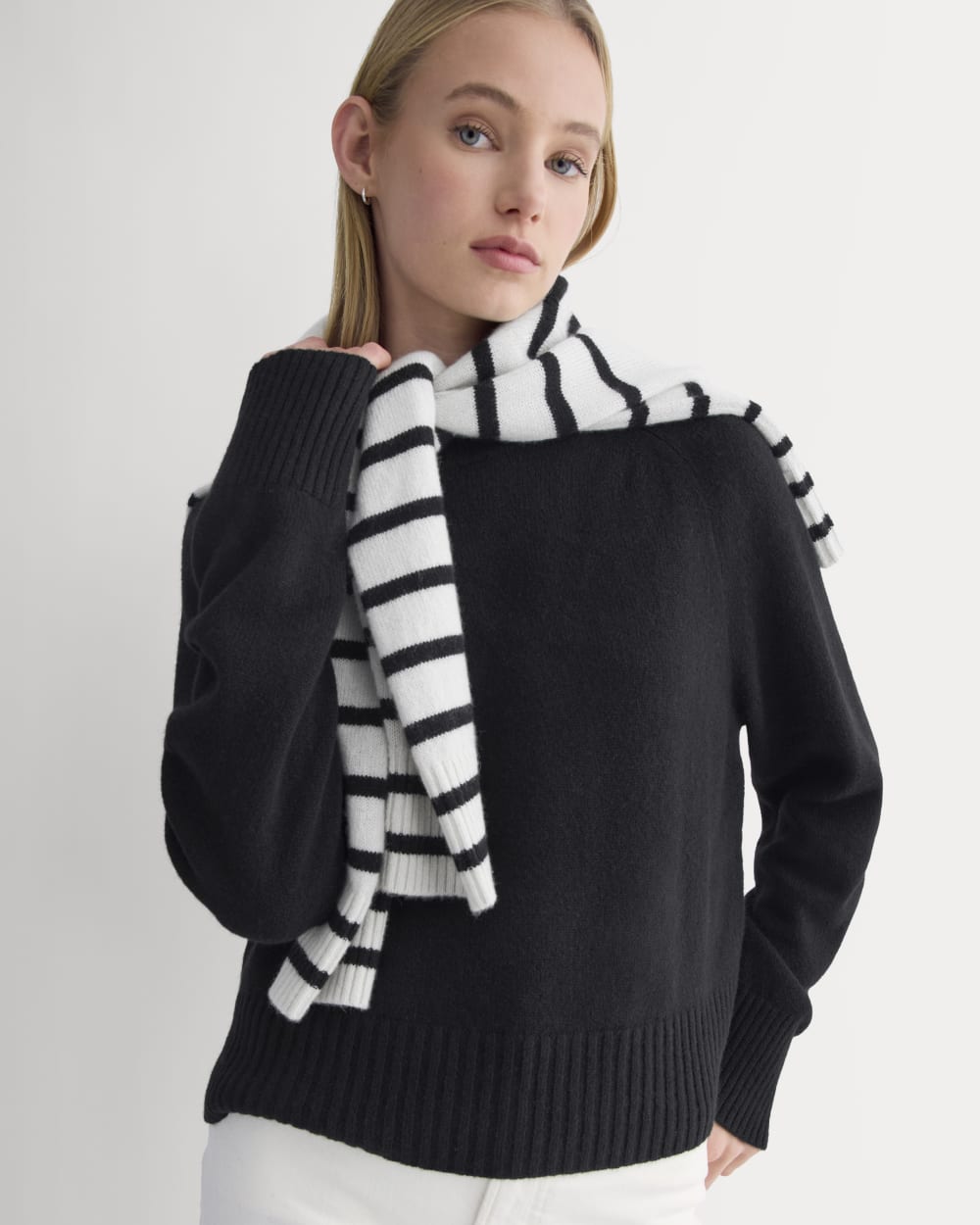 The Boxy Crew in Cashmere | Black - Image 4