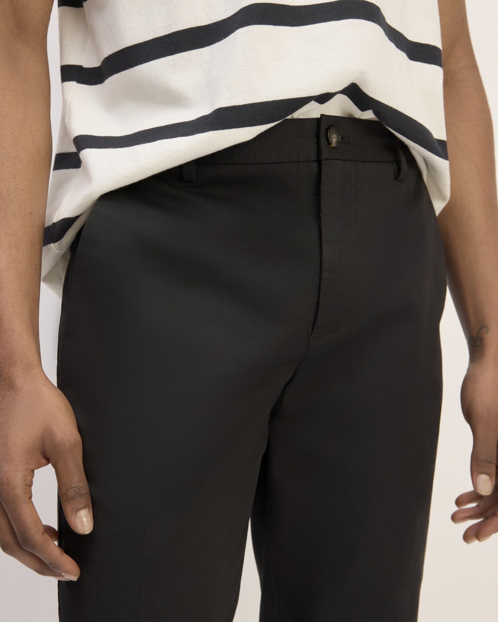 The Relaxed Taper Air Chino | Black - Image 4