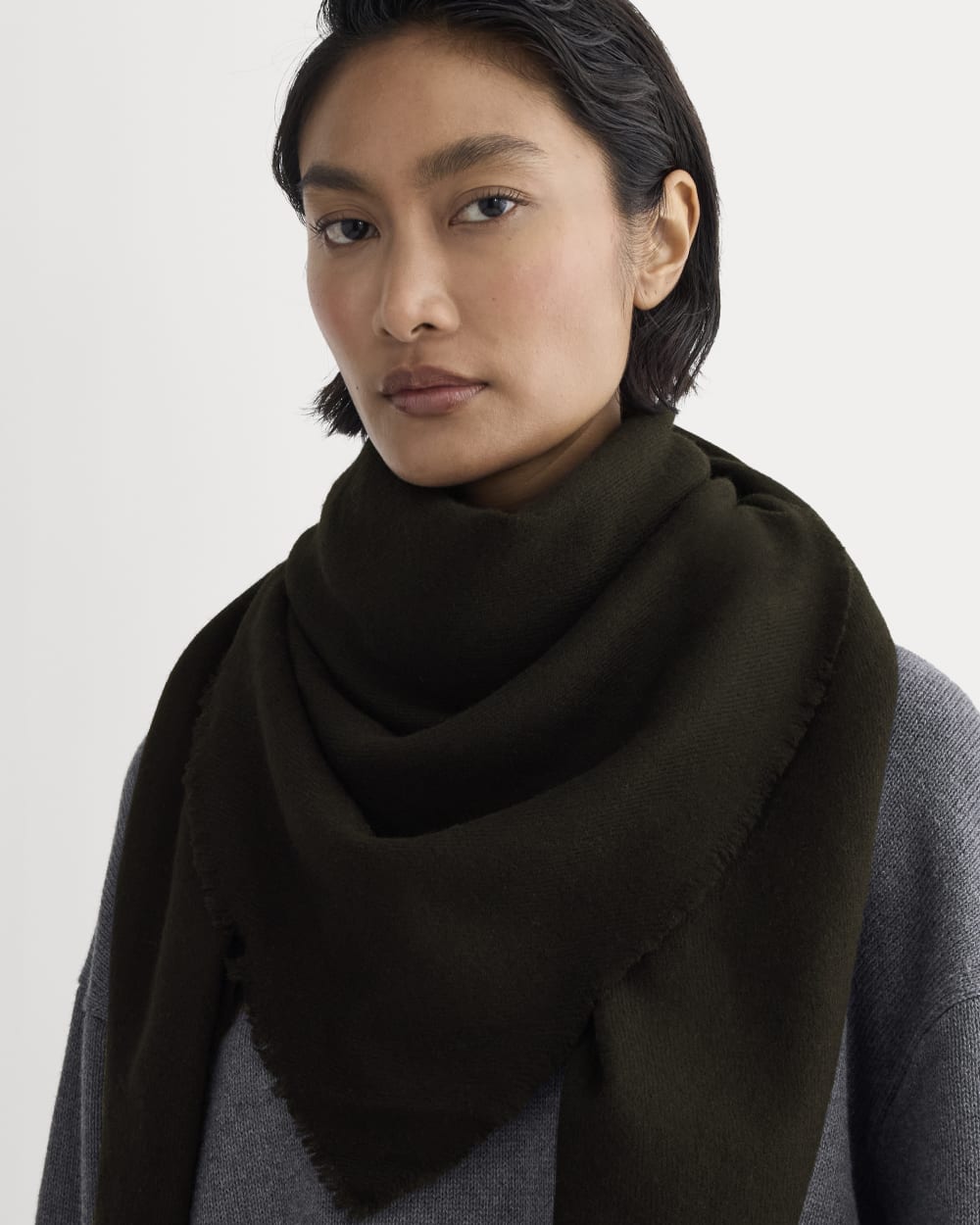The Cashmere Feather Scarf | Black - Image 3