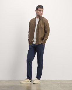 Alternative view of The Classic Shirt in Linen | Cocoa